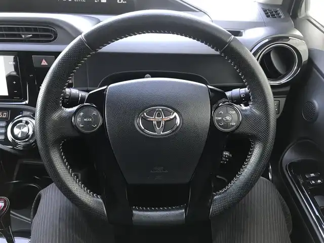 トヨタ アクア G G’s 栃木県 2017(平29)年 8.4万km ライムホワイトパールクリスタルシャイン (株)IDOMが運営する【じしゃロン小山店】の自社ローン対象車両になります。こちらは現金ご利用時の価格です。/自社ローンご希望の方は別途その旨お申付け下さい。//ワンオーナー/禁煙車/社外フルセグナビ/（CD/DVD/AM/FMラジオ）/(Bluetooth)/スマートキー/プッシュスタート/バックカメラ/ＥＴＣ/クルーズコントロール/プリクラッシュセーフティ/車線逸脱警報/ステアリングリモコン/電動格納ドアミラー/パワーウインドウ/オートライト/オートマチックハイビーム/防眩ミラー