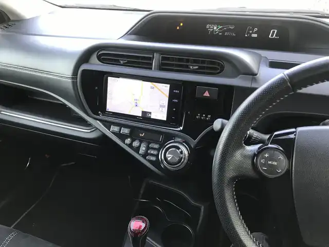 トヨタ アクア G G’s 栃木県 2017(平29)年 8.4万km ライムホワイトパールクリスタルシャイン (株)IDOMが運営する【じしゃロン小山店】の自社ローン対象車両になります。こちらは現金ご利用時の価格です。/自社ローンご希望の方は別途その旨お申付け下さい。//ワンオーナー/禁煙車/社外フルセグナビ/（CD/DVD/AM/FMラジオ）/(Bluetooth)/スマートキー/プッシュスタート/バックカメラ/ＥＴＣ/クルーズコントロール/プリクラッシュセーフティ/車線逸脱警報/ステアリングリモコン/電動格納ドアミラー/パワーウインドウ/オートライト/オートマチックハイビーム/防眩ミラー