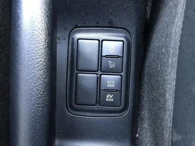 トヨタ アクア G G’s 栃木県 2017(平29)年 8.4万km ライムホワイトパールクリスタルシャイン (株)IDOMが運営する【じしゃロン小山店】の自社ローン対象車両になります。こちらは現金ご利用時の価格です。/自社ローンご希望の方は別途その旨お申付け下さい。//ワンオーナー/禁煙車/社外フルセグナビ/（CD/DVD/AM/FMラジオ）/(Bluetooth)/スマートキー/プッシュスタート/バックカメラ/ＥＴＣ/クルーズコントロール/プリクラッシュセーフティ/車線逸脱警報/ステアリングリモコン/電動格納ドアミラー/パワーウインドウ/オートライト/オートマチックハイビーム/防眩ミラー