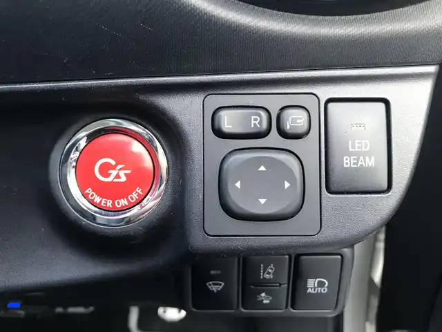 トヨタ アクア G G’s 栃木県 2017(平29)年 8.4万km ライムホワイトパールクリスタルシャイン (株)IDOMが運営する【じしゃロン小山店】の自社ローン対象車両になります。こちらは現金ご利用時の価格です。/自社ローンご希望の方は別途その旨お申付け下さい。//ワンオーナー/禁煙車/社外フルセグナビ/（CD/DVD/AM/FMラジオ）/(Bluetooth)/スマートキー/プッシュスタート/バックカメラ/ＥＴＣ/クルーズコントロール/プリクラッシュセーフティ/車線逸脱警報/ステアリングリモコン/電動格納ドアミラー/パワーウインドウ/オートライト/オートマチックハイビーム/防眩ミラー