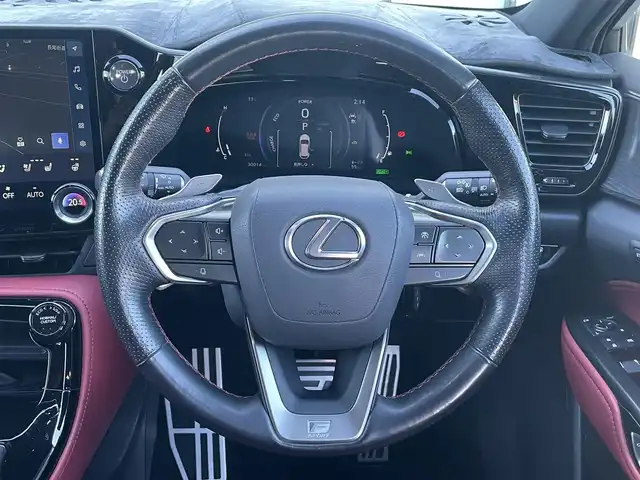 レクサス ＮＸ 350h Fスポーツ 香川県 2023(令5)年 3万km ホワイトノーヴァガラスフレーク レクサスセーフティーセンス/・プリクラッシュ/・LTA/・BSM/・HUD/純正14型ディスプレイオーディオ/ナビ機能付き/パノラミックビューモニター/パノラマムーンルーフ/レザーシート/シートヒーター/ベンチレーション/パワーシート/革巻きステアリング/ステアリングリモコン/ステアリングヒーター/レーダークルーズコントロール/LEDライト/LEDフォグライト/パワーバックドア/スマートキー/プッシュスタート