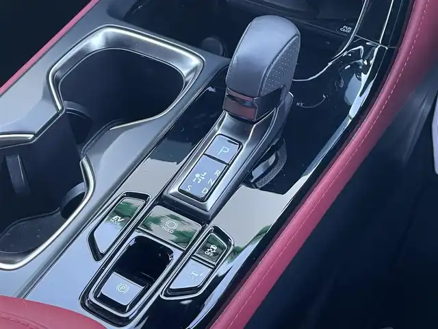 レクサス ＮＸ 350h Fスポーツ 香川県 2023(令5)年 3万km ホワイトノーヴァガラスフレーク レクサスセーフティーセンス/・プリクラッシュ/・LTA/・BSM/・HUD/純正14型ディスプレイオーディオ/ナビ機能付き/パノラミックビューモニター/パノラマムーンルーフ/レザーシート/シートヒーター/ベンチレーション/パワーシート/革巻きステアリング/ステアリングリモコン/ステアリングヒーター/レーダークルーズコントロール/LEDライト/LEDフォグライト/パワーバックドア/スマートキー/プッシュスタート