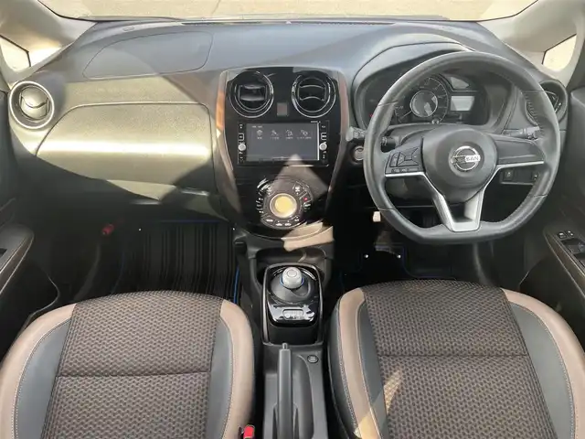 日産 ノート e－パワー メダリスト 岡山県 2017(平29)年 7.8万km スーパーブラック 登録時走行距離７７６９７km/純正ナビ:MM616D-W/(AM/FM/SD/TV/Bluetooth)/エマージェンシーブレーキ/アラウンドビューモニター/車線逸脱警報/ETC/デジタルルームミラー/ステアリングスイッチ/電動格納ミラー/ハーフレザーシート/純正15インチアルミホイール/プッシュスタート/スマートキー