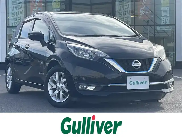 日産 ノート e－パワー メダリスト 岡山県 2017(平29)年 7.8万km スーパーブラック 登録時走行距離７７６９７km/純正ナビ:MM616D-W/(AM/FM/SD/TV/Bluetooth)/エマージェンシーブレーキ/アラウンドビューモニター/車線逸脱警報/ETC/デジタルルームミラー/ステアリングスイッチ/電動格納ミラー/ハーフレザーシート/純正15インチアルミホイール/プッシュスタート/スマートキー