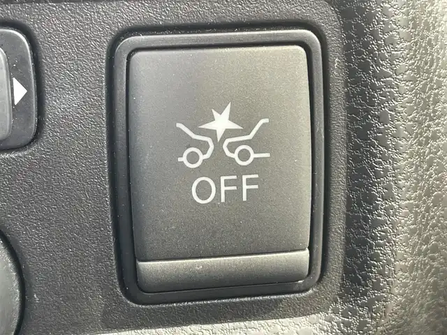 日産 ノート e－パワー メダリスト 岡山県 2017(平29)年 7.8万km スーパーブラック 登録時走行距離７７６９７km/純正ナビ:MM616D-W/(AM/FM/SD/TV/Bluetooth)/エマージェンシーブレーキ/アラウンドビューモニター/車線逸脱警報/ETC/デジタルルームミラー/ステアリングスイッチ/電動格納ミラー/ハーフレザーシート/純正15インチアルミホイール/プッシュスタート/スマートキー