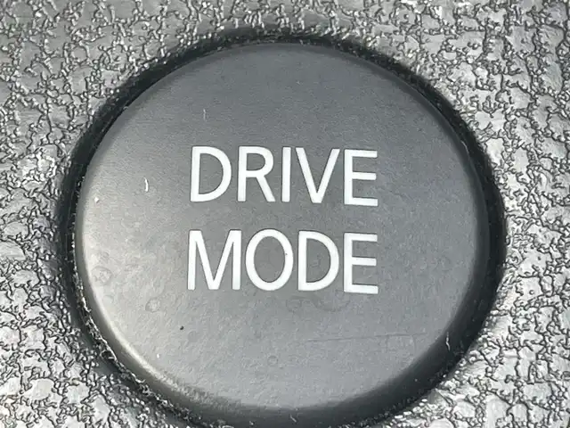 日産 ノート e－パワー メダリスト 岡山県 2017(平29)年 7.8万km スーパーブラック 登録時走行距離７７６９７km/純正ナビ:MM616D-W/(AM/FM/SD/TV/Bluetooth)/エマージェンシーブレーキ/アラウンドビューモニター/車線逸脱警報/ETC/デジタルルームミラー/ステアリングスイッチ/電動格納ミラー/ハーフレザーシート/純正15インチアルミホイール/プッシュスタート/スマートキー