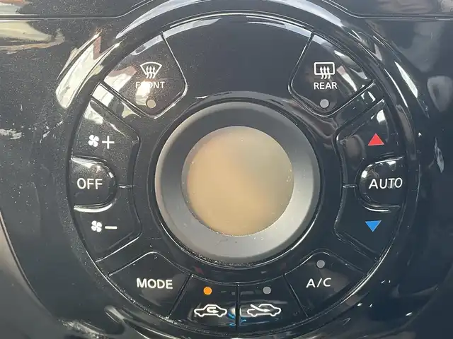 日産 ノート e－パワー メダリスト 岡山県 2017(平29)年 7.8万km スーパーブラック 登録時走行距離７７６９７km/純正ナビ:MM616D-W/(AM/FM/SD/TV/Bluetooth)/エマージェンシーブレーキ/アラウンドビューモニター/車線逸脱警報/ETC/デジタルルームミラー/ステアリングスイッチ/電動格納ミラー/ハーフレザーシート/純正15インチアルミホイール/プッシュスタート/スマートキー