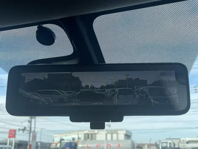 日産 ノート e－パワー メダリスト 岡山県 2017(平29)年 7.8万km スーパーブラック 登録時走行距離７７６９７km/純正ナビ:MM616D-W/(AM/FM/SD/TV/Bluetooth)/エマージェンシーブレーキ/アラウンドビューモニター/車線逸脱警報/ETC/デジタルルームミラー/ステアリングスイッチ/電動格納ミラー/ハーフレザーシート/純正15インチアルミホイール/プッシュスタート/スマートキー