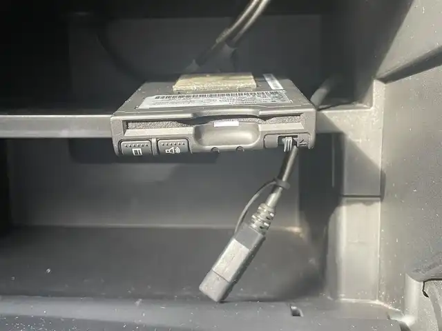 日産 ノート e－パワー メダリスト 岡山県 2017(平29)年 7.8万km スーパーブラック 登録時走行距離７７６９７km/純正ナビ:MM616D-W/(AM/FM/SD/TV/Bluetooth)/エマージェンシーブレーキ/アラウンドビューモニター/車線逸脱警報/ETC/デジタルルームミラー/ステアリングスイッチ/電動格納ミラー/ハーフレザーシート/純正15インチアルミホイール/プッシュスタート/スマートキー