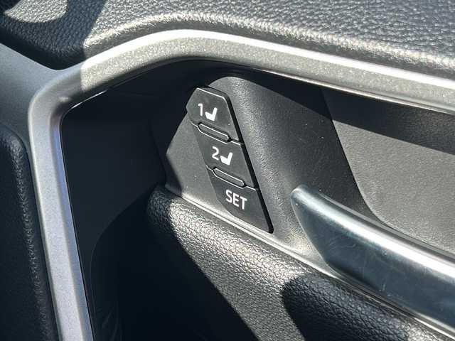 トヨタ ＲＡＶ４ HV アドベンチャー オフロードPKGⅡ 千葉県 2023(令5)年 1.4万km アティチュードブラックマイカ 10.5ディスプレイオーディオ　全方位カメラ　黒皮シート　温冷シート　ETC　USB　BT　フルセグ　デジタルミラー　パワーバックドア　1500Wコンセント　電動シート　ルーフレール　A/Tタイヤ