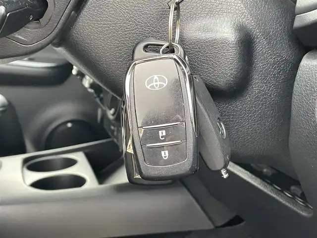 トヨタ ハイラックス Z 道東・釧路十勝 2021(令3)年 3.4万km アティチュードブラックマイカ ４WD/寒冷地仕様/運転支援装置/・PCS(プリクラッシュセーフティ)/・LDA(レーンディパーチャーアラート)/・RSA(ロードサインアシスト)/・レーダークルーズコントロール/・先行車発進告知/GRパーツ装着/ (フロントバンパーカバー/サイドステップ)/純正ディーラーOPナビ/ (CD/DVD/BT)/フルセグTV/バックカメラ/ETC/革巻きステアリング/ステアリングスイッチ/プッシュスタート/スマートキー/スペアキー/純正エンジンスターター/純正17インチAW/オートライト/純正LEDヘッドライト/フォグランプ/ (フロント/リア)/ウインカーミラー/電動格納ミラー/ミラーヒーター/純正ドアバイザー/社外フロアマット/アイドリングストップ/横滑り防止装置/ナビ取扱説明書/取扱説明書/保証書