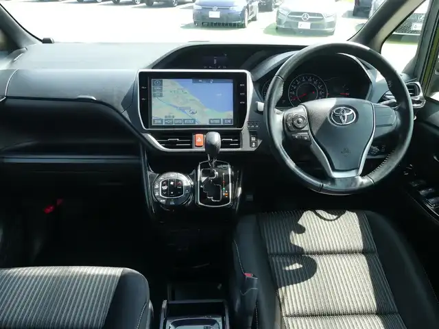 トヨタ ノア Si 千葉県 2017(平29)年 5.1万km ブラック Toyota Safety Sense/・プリクラッシュセーフティ/・レーンディパーチャーアラート/・オートハイビーム/クルーズコントロール/両側パワースライドドア/純正SDナビ/地デジTV/【DVD/CD再生機能】/バックカメラ/フリップダウンモニター（V12T-R66C）/カロッツェリアサブウーファー/革巻きステアリング/ステアリングスイッチ/ETC（2.0）/LEDヘッドライト/フォグライト/ウインカーミラー/純正16インチアルミホイル/スマートキー