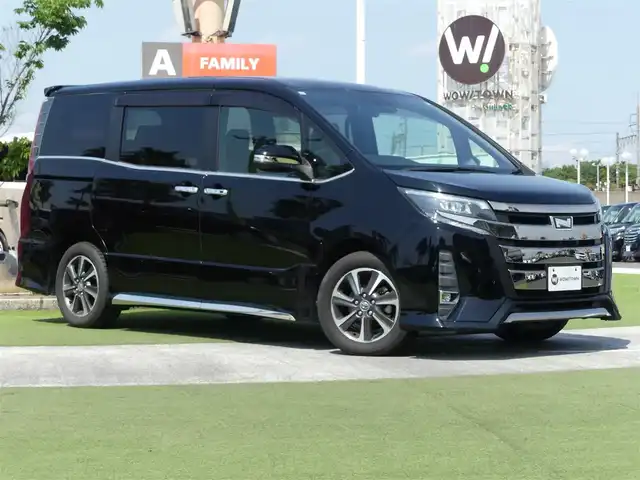 トヨタ ノア Si 千葉県 2017(平29)年 5.1万km ブラック Toyota Safety Sense/・プリクラッシュセーフティ/・レーンディパーチャーアラート/・オートハイビーム/クルーズコントロール/両側パワースライドドア/純正SDナビ/地デジTV/【DVD/CD再生機能】/バックカメラ/フリップダウンモニター（V12T-R66C）/カロッツェリアサブウーファー/革巻きステアリング/ステアリングスイッチ/ETC（2.0）/LEDヘッドライト/フォグライト/ウインカーミラー/純正16インチアルミホイル/スマートキー