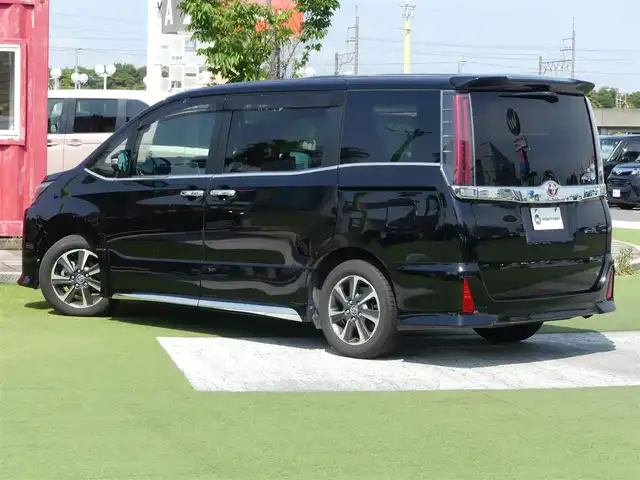 トヨタ ノア Si 千葉県 2017(平29)年 5.1万km ブラック Toyota Safety Sense/・プリクラッシュセーフティ/・レーンディパーチャーアラート/・オートハイビーム/クルーズコントロール/両側パワースライドドア/純正SDナビ/地デジTV/【DVD/CD再生機能】/バックカメラ/フリップダウンモニター（V12T-R66C）/カロッツェリアサブウーファー/革巻きステアリング/ステアリングスイッチ/ETC（2.0）/LEDヘッドライト/フォグライト/ウインカーミラー/純正16インチアルミホイル/スマートキー