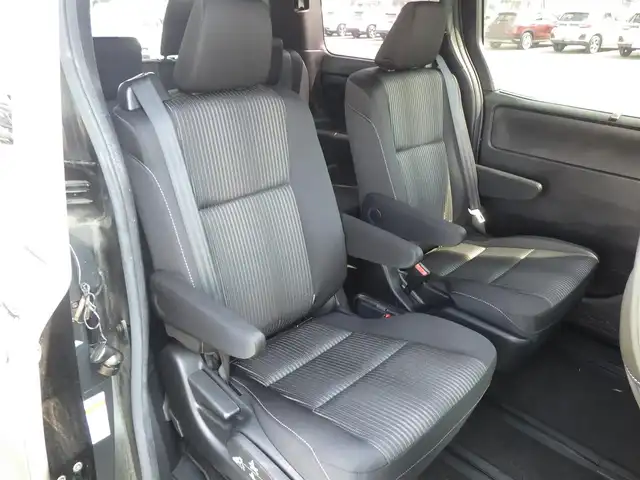 トヨタ ノア Si 千葉県 2017(平29)年 5.1万km ブラック Toyota Safety Sense/・プリクラッシュセーフティ/・レーンディパーチャーアラート/・オートハイビーム/クルーズコントロール/両側パワースライドドア/純正SDナビ/地デジTV/【DVD/CD再生機能】/バックカメラ/フリップダウンモニター（V12T-R66C）/カロッツェリアサブウーファー/革巻きステアリング/ステアリングスイッチ/ETC（2.0）/LEDヘッドライト/フォグライト/ウインカーミラー/純正16インチアルミホイル/スマートキー