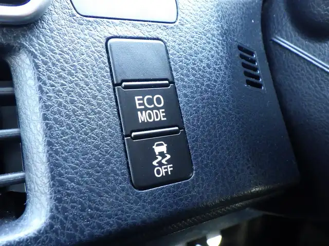 トヨタ ノア Si 千葉県 2017(平29)年 5.1万km ブラック Toyota Safety Sense/・プリクラッシュセーフティ/・レーンディパーチャーアラート/・オートハイビーム/クルーズコントロール/両側パワースライドドア/純正SDナビ/地デジTV/【DVD/CD再生機能】/バックカメラ/フリップダウンモニター（V12T-R66C）/カロッツェリアサブウーファー/革巻きステアリング/ステアリングスイッチ/ETC（2.0）/LEDヘッドライト/フォグライト/ウインカーミラー/純正16インチアルミホイル/スマートキー