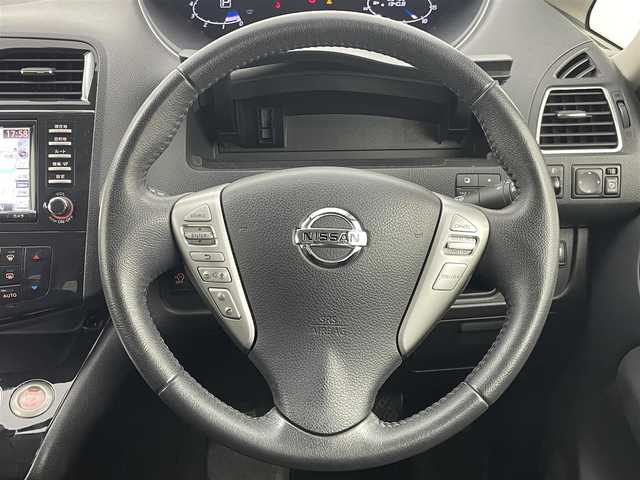 日産 セレナ ハイウェイスター Sハイブリッド 群馬県 2013(平25)年 6.4万km ブリリアントホワイトパール フリップダウンモニター　純正７インチナビ　アラウンドビューモニター　両側パワースライドドア　クルーズコントロール　オートライト　純正１６インチＡＷ　アイドリングストップ　ＥＴＣ　スマートキー　禁煙車