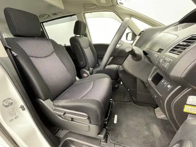 日産 セレナ ハイウェイスター Sハイブリッド 群馬県 2013(平25)年 6.4万km ブリリアントホワイトパール フリップダウンモニター　純正７インチナビ　アラウンドビューモニター　両側パワースライドドア　クルーズコントロール　オートライト　純正１６インチＡＷ　アイドリングストップ　ＥＴＣ　スマートキー　禁煙車