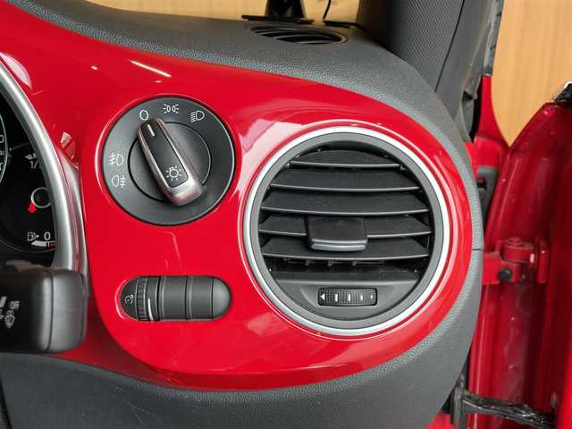 フォルクスワーゲン ザ・ビートル デザイン レザーパッケージ 愛知県 2013(平25)年 2.6万km トルネードレッド 純正メモリナビ/　CD/DVD/USB/SD/BT/AUX/バックカメラ/フルセグTV/パドルシフト/クルーズコントロール/黒革シート/シートヒーター/ヒーテッドドアミラー/前後ドライブレコーダー/F/Rフォグ/HIDヘッドライト/純正１７インチAW