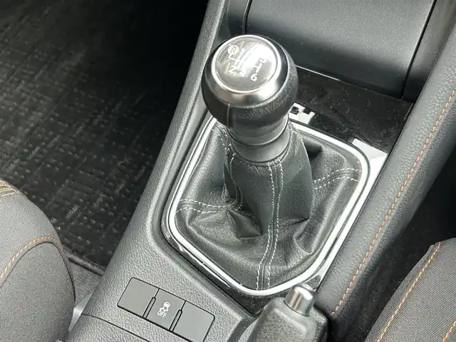 トヨタ オーリス RS 静岡県 2016(平28)年 1.8万km ブラックマイカ ６速ＭＴ/トヨタセーフティセンス/純正７インチＳＤナビ/ＤＶＤ再/バックカメラ/ＬＤＡ/ドラレコ/ビルトインETC/LEDヘッドライト/AAC/オートライト/純正フロアマット/純正16AW/AUX端子