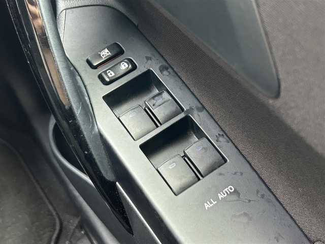 トヨタ オーリス RS 静岡県 2016(平28)年 1.8万km ブラックマイカ 6速ＭＴ/純正７インチＳＤナビ/ＤＶＤ再/バックカメラ/トヨタセーフティセンス/・レーンキープアシスト/・プリクラッシュセーフティ/・ハイビームアシスト/ＬＤＡ/ドライブレコーダー/ビルトインETC/LEDオートヘッドライト/AAC/純正フロアマット/純正16AW/AUX端子