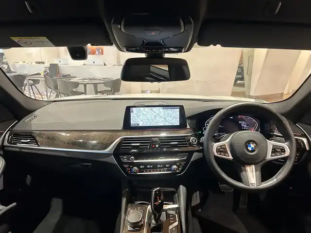 ＢＭＷ ５２３ｄ xDrive Mスピリット 道央・札幌 2020(令2)年 6.2万km アルピンホワイトⅢ ハイラインパッケージ/　・ダコタレザーシート/　・ランバーサポート/　・前後シートヒーター/アドバンスパッケージ/　・コンフォートアクセス/　・アダプティブLEDヘッドライト/　・パーキングアシストプラス/　・アンビエントライト/ヘッドアップディスプレイ/ドライビングアシストプラス/純正HDDナビ/フルセグテレビ/USB/BT/360°カメラ/PDC/HiFiスピーカー