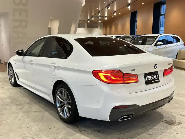 ＢＭＷ ５２３ｄ xDrive Mスピリット 道央・札幌 2020(令2)年 6.2万km アルピンホワイトⅢ ハイラインパッケージ/　・ダコタレザーシート/　・ランバーサポート/　・前後シートヒーター/アドバンスパッケージ/　・コンフォートアクセス/　・アダプティブLEDヘッドライト/　・パーキングアシストプラス/　・アンビエントライト/ヘッドアップディスプレイ/ドライビングアシストプラス/純正HDDナビ/フルセグテレビ/USB/BT/360°カメラ/PDC/HiFiスピーカー