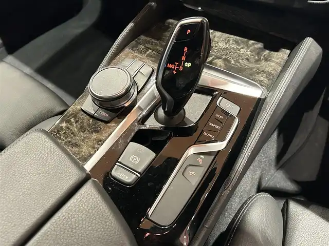 ＢＭＷ ５２３ｄ xDrive Mスピリット 道央・札幌 2020(令2)年 6.2万km アルピンホワイトⅢ ハイラインパッケージ/　・ダコタレザーシート/　・ランバーサポート/　・前後シートヒーター/アドバンスパッケージ/　・コンフォートアクセス/　・アダプティブLEDヘッドライト/　・パーキングアシストプラス/　・アンビエントライト/ヘッドアップディスプレイ/ドライビングアシストプラス/純正HDDナビ/フルセグテレビ/USB/BT/360°カメラ/PDC/HiFiスピーカー