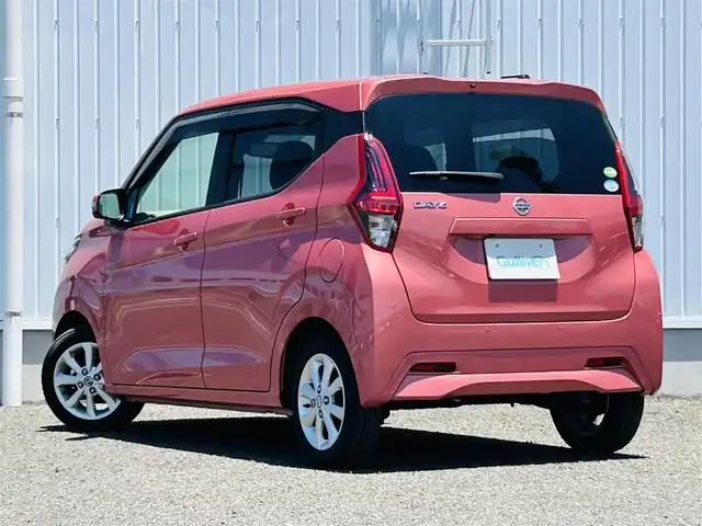 日産 デイズ X 熊本県 2020(令2)年 0.5万km ブロッサムピンク 純正9インチナビ/・AM/FM/CD/DVD/Bluetooth/・フルセグTV/・バックカメラ/安全装置/・エマージェンシーブレーキ/・車線維持システム/・車線逸脱/・先行車発進お知らせ機能/・速度、道路標識識別機能/・ふらつき警報/・アラウンドビューモニター/・タイヤアングルガイド/・ステアリングロック/ECO/Sportモード/オートライト/オートハイビーム/アイドリングストップ(off機能あり)/ステアリングリモコン/光軸調整機能/スマートキー/スペアキー /純正フロアマット/純正ドアバイザー/純正アルミホイール/電動格納ミラー/ウィンカーミラー