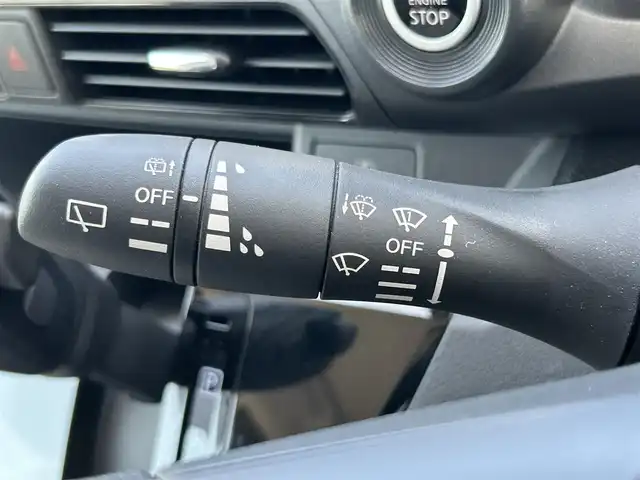 日産 デイズ X 熊本県 2020(令2)年 0.5万km ブロッサムピンク 純正9インチナビ/・AM/FM/CD/DVD/Bluetooth/・フルセグTV/・バックカメラ/安全装置/・エマージェンシーブレーキ/・車線維持システム/・車線逸脱/・先行車発進お知らせ機能/・速度、道路標識識別機能/・ふらつき警報/・アラウンドビューモニター/・タイヤアングルガイド/・ステアリングロック/ECO/Sportモード/オートライト/オートハイビーム/アイドリングストップ(off機能あり)/ステアリングリモコン/光軸調整機能/スマートキー/スペアキー /純正フロアマット/純正ドアバイザー/純正アルミホイール/電動格納ミラー/ウィンカーミラー