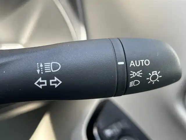 日産 デイズ X 熊本県 2020(令2)年 0.5万km ブロッサムピンク 純正9インチナビ/・AM/FM/CD/DVD/Bluetooth/・フルセグTV/・バックカメラ/安全装置/・エマージェンシーブレーキ/・車線維持システム/・車線逸脱/・先行車発進お知らせ機能/・速度、道路標識識別機能/・ふらつき警報/・アラウンドビューモニター/・タイヤアングルガイド/・ステアリングロック/ECO/Sportモード/オートライト/オートハイビーム/アイドリングストップ(off機能あり)/ステアリングリモコン/光軸調整機能/スマートキー/スペアキー /純正フロアマット/純正ドアバイザー/純正アルミホイール/電動格納ミラー/ウィンカーミラー