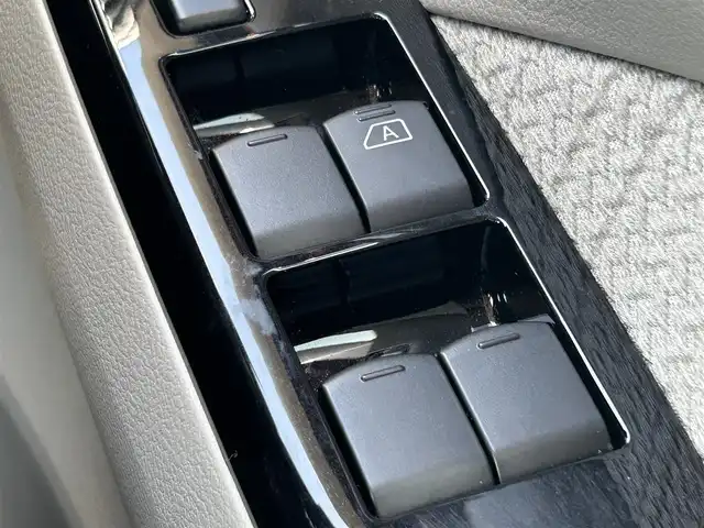 日産 デイズ X 熊本県 2020(令2)年 0.5万km ブロッサムピンク 純正9インチナビ/・AM/FM/CD/DVD/Bluetooth/・フルセグTV/・バックカメラ/安全装置/・エマージェンシーブレーキ/・車線維持システム/・車線逸脱/・先行車発進お知らせ機能/・速度、道路標識識別機能/・ふらつき警報/・アラウンドビューモニター/・タイヤアングルガイド/・ステアリングロック/ECO/Sportモード/オートライト/オートハイビーム/アイドリングストップ(off機能あり)/ステアリングリモコン/光軸調整機能/スマートキー/スペアキー /純正フロアマット/純正ドアバイザー/純正アルミホイール/電動格納ミラー/ウィンカーミラー