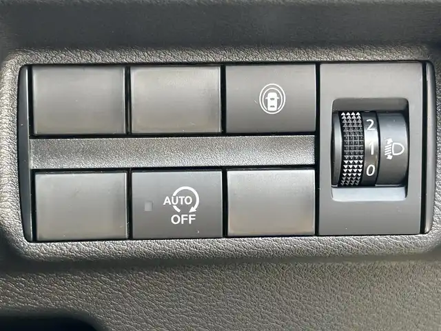 日産 デイズ X 熊本県 2020(令2)年 0.5万km ブロッサムピンク 純正9インチナビ/・AM/FM/CD/DVD/Bluetooth/・フルセグTV/・バックカメラ/安全装置/・エマージェンシーブレーキ/・車線維持システム/・車線逸脱/・先行車発進お知らせ機能/・速度、道路標識識別機能/・ふらつき警報/・アラウンドビューモニター/・タイヤアングルガイド/・ステアリングロック/ECO/Sportモード/オートライト/オートハイビーム/アイドリングストップ(off機能あり)/ステアリングリモコン/光軸調整機能/スマートキー/スペアキー /純正フロアマット/純正ドアバイザー/純正アルミホイール/電動格納ミラー/ウィンカーミラー