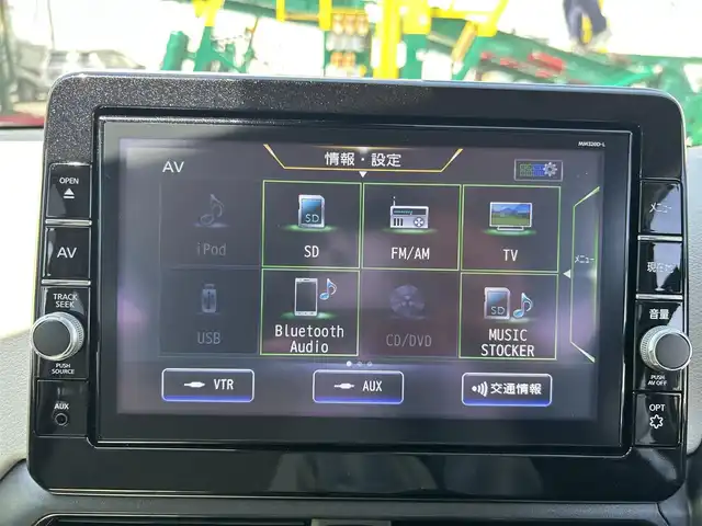 日産 デイズ X 熊本県 2020(令2)年 0.5万km ブロッサムピンク 純正9インチナビ/・AM/FM/CD/DVD/Bluetooth/・フルセグTV/・バックカメラ/安全装置/・エマージェンシーブレーキ/・車線維持システム/・車線逸脱/・先行車発進お知らせ機能/・速度、道路標識識別機能/・ふらつき警報/・アラウンドビューモニター/・タイヤアングルガイド/・ステアリングロック/ECO/Sportモード/オートライト/オートハイビーム/アイドリングストップ(off機能あり)/ステアリングリモコン/光軸調整機能/スマートキー/スペアキー /純正フロアマット/純正ドアバイザー/純正アルミホイール/電動格納ミラー/ウィンカーミラー