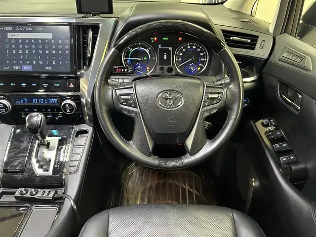 トヨタ ヴェルファイア ハイブリット ZR 東京都 2019(平31)年 4.2万km ホワイトパールクリスタルシャイン 純正ナビ/(NSZN-Z68T)/(CD/DVD/フルセグ/Bluetooth/HDMI)/バックカメラ/コーナーセンサー/レザーシート/前席シートヒーター/前席シートクーラー/前席パワーシート/運転席メモリーシート/助手席+2列目席オットマン/電動パーキング/LDW/プリクラッシュセーフティ/PKSB/レーダークルーズコントロール/スマートキー/パワードサブウーファー/(carroozzeria)/pivot/(3-drivePRO)/スペアキー×1/プッシュスタート/オートライト/三眼LEDライト/オートハイビーム/フロントフォグランプ/ETC/純正フロアマット/ISOFIX/ドラレコ/革巻きステアリング/ステアリングスイッチ/プライバシーガラス/ドアバイザー/電動格納ウィンカーミラー/社外17インチアルミホイール/W+カーテンSRS+ABS/横滑り防止装置/取扱説明書