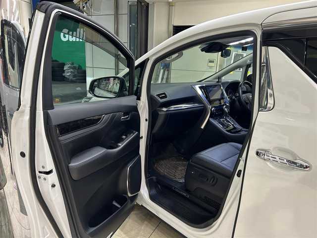 トヨタ ヴェルファイア ハイブリット ZR 東京都 2019(平31)年 4.2万km ホワイトパールクリスタルシャイン 純正ナビ/(NSZN-Z68T)/(CD/DVD/フルセグ/Bluetooth/HDMI)/バックカメラ/コーナーセンサー/レザーシート/前席シートヒーター/前席シートクーラー/前席パワーシート/運転席メモリーシート/助手席+2列目席オットマン/電動パーキング/LDW/プリクラッシュセーフティ/PKSB/レーダークルーズコントロール/スマートキー/パワードサブウーファー/(carroozzeria)/pivot/(3-drivePRO)/スペアキー×1/プッシュスタート/オートライト/三眼LEDライト/オートハイビーム/フロントフォグランプ/ETC/純正フロアマット/ISOFIX/ドラレコ/革巻きステアリング/ステアリングスイッチ/プライバシーガラス/ドアバイザー/電動格納ウィンカーミラー/社外17インチアルミホイール/W+カーテンSRS+ABS/横滑り防止装置/取扱説明書