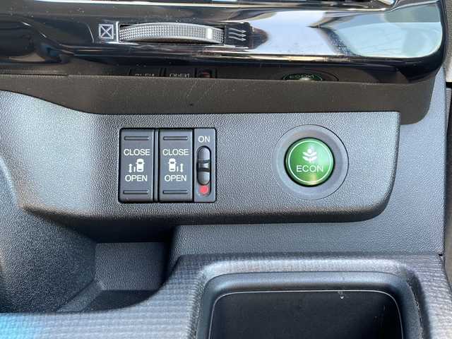 ホンダ ステップワゴン スパーダ ホンダセンシング 静岡県 2020(令2)年 5.1万km プラチナホワイトパール 【安全装備】/ホンダセンシング/アダプティブ・クルーズ・コントロール（ACC）/・作動車速域：約30km/hから100km/h間/車線維持支援システム（LKAS）/・作動車速：約65km/hから100km/h間/・ステアリング制御/衝突軽減ブレーキ（CMBS）/・歩行者検知機能/・作動車速：約80km/h未満時/・対向車車速：約30km/hから80km/h時/誤発進抑制機能（前進）/・ミリ波レーダー検知：作動車速10km/h未満/歩行者事故低減ステアリング/・作動車速10km/hから40km/h間/路外逸脱抑制機能/・作動車速：約60km/hから100km/h間/先行車発進お知らせ機能/標識認識機能/【主要装備】/10インチ純正ナビ　/純正１６インチアルミホイール　/両側パワースライドドア　/バックカメラ　/11.6インチ後席フリップダウンモニター　/わくわくゲート　/LEDヘッドライト/LEDフォグ/スマートキー/プッシュスタート/スペアキー有り