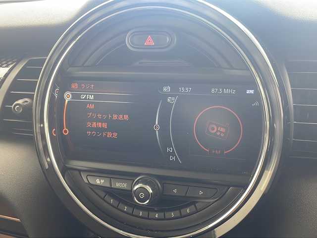 ＭＩＮＩ ミニ クーパー S 沖縄県 2017(平29)年 4.6万km ボルカニックオレンジ 純正ナビ/　(Bluetooth FM/AM)　/バックカメラ　　/プッシュスタート　/スマートキー　/純正１７インチアルミホイール　/クルーズコントロール　/パドルシフト　/純正フロアマット　/オートエアコン　/パワーステアリング　/ＵＳＢ