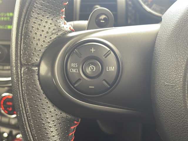ＭＩＮＩ ミニ クーパー S 沖縄県 2017(平29)年 4.6万km ボルカニックオレンジ 純正ナビ/　(Bluetooth FM/AM)　/バックカメラ　　/プッシュスタート　/スマートキー　/純正１７インチアルミホイール　/クルーズコントロール　/パドルシフト　/純正フロアマット　/オートエアコン　/パワーステアリング　/ＵＳＢ