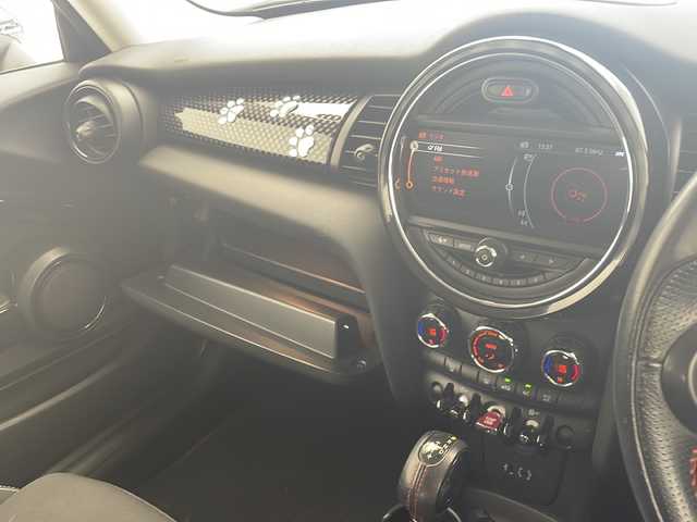 ＭＩＮＩ ミニ クーパー S 沖縄県 2017(平29)年 4.6万km ボルカニックオレンジ 純正ナビ/　(Bluetooth FM/AM)　/バックカメラ　　/プッシュスタート　/スマートキー　/純正１７インチアルミホイール　/クルーズコントロール　/パドルシフト　/純正フロアマット　/オートエアコン　/パワーステアリング　/ＵＳＢ