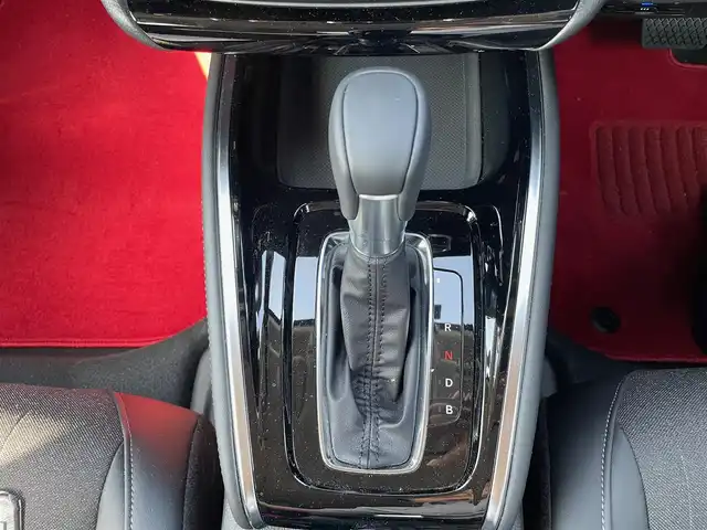 ホンダ ヴェゼル ハイブリッド e:HEV Z 大阪府 2024(令6)年 0.5万km プラチナホワイトパール 純正車種専用9インチナビ　/バックカメラ　/ETC　/純正18インチアルミホイール　/クルーズコントロール　/純正フロアマット（無限）/LEDヘッドライト　/LEDフォグランプ/ブラインドスポットモニター　/スマートルームミラー/フルセグTV/シートヒーター/ハーフレザーシート/ステアリングヒーター/パワーバックドア