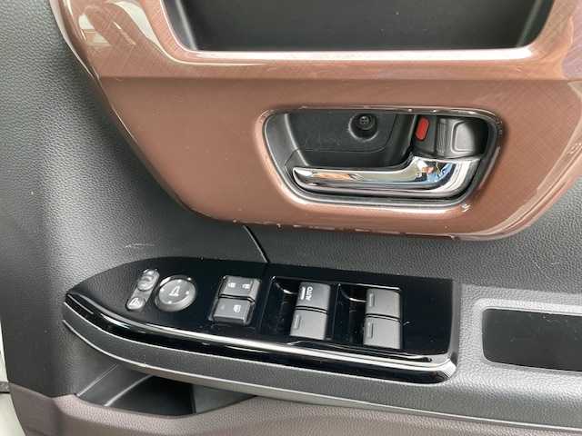 ホンダ Ｎ ＢＯＸ G･L ホンダセンシング カッパーブラウンスタイル 愛知県 2018(平30)年 3万km プラチナホワイトパール カラー：パールII（天井：カッパー）/ホンダセンシング/両側パワースライドドア/ナビ・ワンセグTV/バックカメラ/ビルトインETC/LEDヘッドライト/オートライト/プッシュスタート/スマートキー