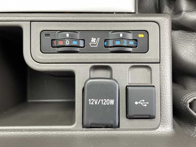 トヨタ ランドクルーザー プラド TX Lパッケージ マットブラED 鹿児島県 2023(令5)年 1.5万km アティチュードブラックマイカ サンルーフ/メーカーOPナビ/（AM/FM/フルセグ/Bluetooth）/パノラミックビューモニター/トヨタセーフティセンス/クリアランスソナー/プリクラッシュセーフティ/先行車発進通知/オートマチックハイビーム/レーンディパーチャーアラート/レーダークルーズコントロール/ブラインドスポットモニター/ETC/ドライブレコーダー/ルーフレール/LEDヘッドライト/オートライト/フォグランプ/レザーシート/パワーシート（D席＋N席）/シートヒーター（D席＋N席）/シートベンチレーション（D席＋N席）/革巻きステアリング/ステアリングスイッチ/フロアマット/プッシュスタート/スマートキー/スペアキー