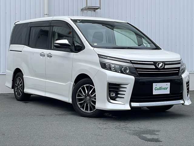 トヨタ ヴォクシー ZS 煌Ⅱ 三重県 2017(平29)年 4.6万km ホワイトパールクリスタルシャイン 純正9型ナビ(AM/FM/CD/TV/BT)/フルセグTV/バックカメラ/ビルトインETC/前方ドライブレコーダー/両側パワースライドドア/スペアキー/リヤサンシェード/衝突軽減ブレーキ/レーンキープアシスト/オートハイビーム/革巻きステアリング/横滑り防止/アイドリングストップ/電動格納ミラー/禁煙車