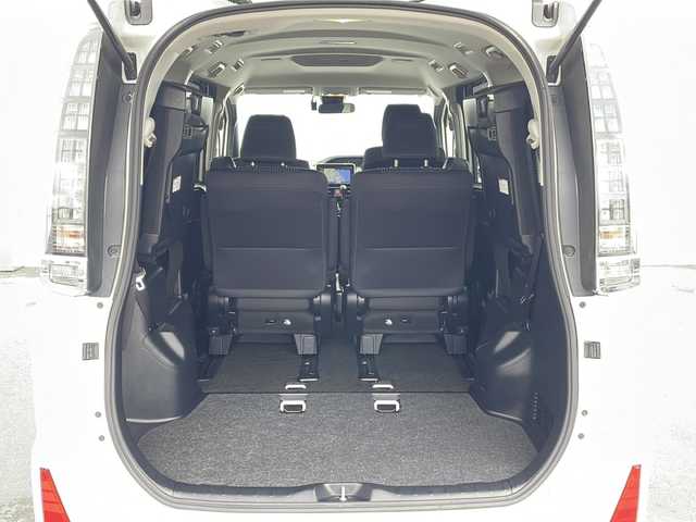 トヨタ ヴォクシー ZS 煌Ⅱ 三重県 2017(平29)年 4.6万km ホワイトパールクリスタルシャイン 純正9型ナビ(AM/FM/CD/TV/BT)/フルセグTV/バックカメラ/ビルトインETC/前方ドライブレコーダー/両側パワースライドドア/スペアキー/リヤサンシェード/衝突軽減ブレーキ/レーンキープアシスト/オートハイビーム/革巻きステアリング/横滑り防止/アイドリングストップ/電動格納ミラー/禁煙車