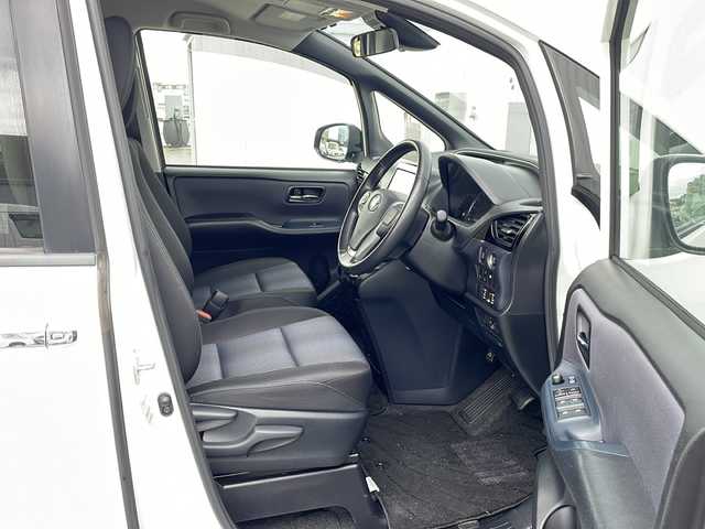 トヨタ ヴォクシー ZS 煌Ⅱ 三重県 2017(平29)年 4.6万km ホワイトパールクリスタルシャイン 純正9型ナビ(AM/FM/CD/TV/BT)/フルセグTV/バックカメラ/ビルトインETC/前方ドライブレコーダー/両側パワースライドドア/スペアキー/リヤサンシェード/衝突軽減ブレーキ/レーンキープアシスト/オートハイビーム/革巻きステアリング/横滑り防止/アイドリングストップ/電動格納ミラー/禁煙車