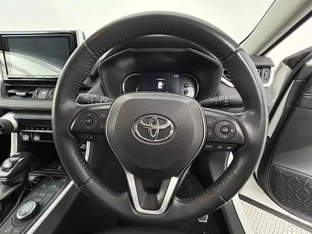 トヨタ ＲＡＶ４ G Zパッケージ 道央・札幌 2020(令2)年 3.2万km ホワイトパールクリスタルシャイン ・ワンオーナー/・４WD/・純正SDナビ/・CD/DVD/SD/BT/・フルセグTV/・パノラマルーフ/・バックカメラ/・ビルトインETC/・ドライブレコーダー/・デジタルインナーミラー/・トヨタセーフティセンス/・プリクラッシュセーフティ/・レーンキープアシスト/・クルーズコントロール/・クリアランスソナー/・横滑り防止装置/・オートマチックハイビーム/・オートライト/・パワーバックドア/・D+N席シートヒーター/・D+N席パワーシート/・純正19インチAW/・純正フロアマット/・プッシュスタート/・スマートキー/・スペアキー/・保証書/・取扱説明書