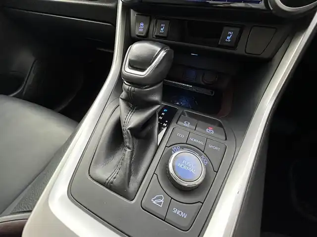 トヨタ ＲＡＶ４ G Zパッケージ 道央・札幌 2020(令2)年 3.2万km ホワイトパールクリスタルシャイン ・ワンオーナー/・４WD/・純正SDナビ/・CD/DVD/SD/BT/・フルセグTV/・パノラマルーフ/・バックカメラ/・ビルトインETC/・ドライブレコーダー/・デジタルインナーミラー/・トヨタセーフティセンス/・プリクラッシュセーフティ/・レーンキープアシスト/・クルーズコントロール/・クリアランスソナー/・横滑り防止装置/・オートマチックハイビーム/・オートライト/・パワーバックドア/・D+N席シートヒーター/・D+N席パワーシート/・純正19インチAW/・純正フロアマット/・プッシュスタート/・スマートキー/・スペアキー/・保証書/・取扱説明書