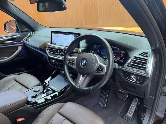 ＢＭＷ Ｘ３ xDrive20d Mスポーツ 千葉県 2022(令4)年 4.2万km 黒Ｍ セレクトＰＫＧ　/パノラマＳＲ　/アコースティックガラス　/純正ナビ　/３６０°カメラ　/ＡＣＣ　/ＢＳＭ　/茶革　/シートヒーター　/パワーシート　/ＬＥＤヘッドライト　/ハイビームアシスト　/電動リアゲート