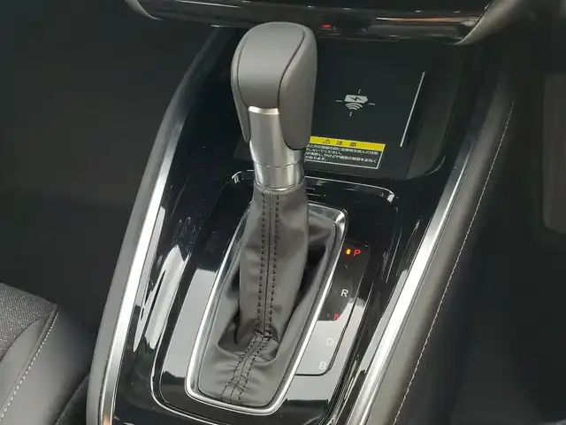 ホンダ ヴェゼル ハイブリッド e:HEV Z 東京都 2025(令7)年 0.1千km プラチナホワイトパール 純正メモリナビ/バックカメラ/ビルトインETC2.0/パワーバックドア/パドルシフト/ワイヤレス充電/シートヒーター/ハーフレザーシート/LEDヘッドライト/スマートキー/Honda SENSING/衝突軽減ブレーキ/誤発進抑制機能/路外逸脱抑制機能/アダプティブクルーズコントロール/オートハイビーム